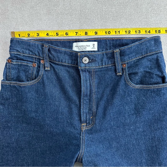 Abercrombie & Fitch 90s Straight Ultra High Rise Jeans. 29/8 Short. - Picture 6 of 8